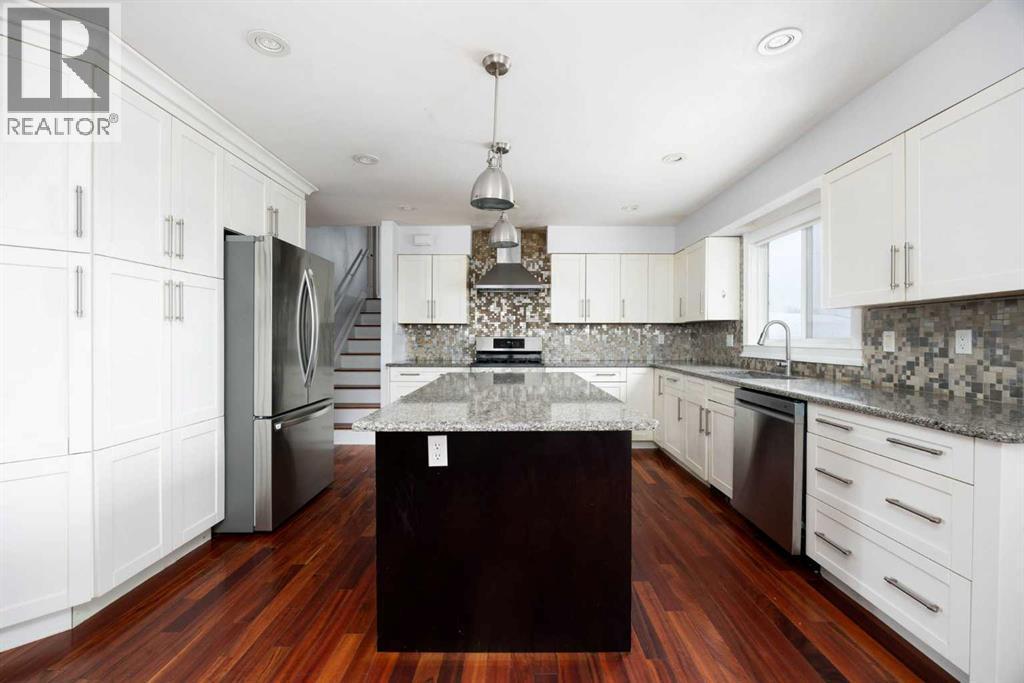 137 Deep Road, Fort Mcmurray, AB - Indoor Photo Showing Kitchen With Upgraded Kitchen