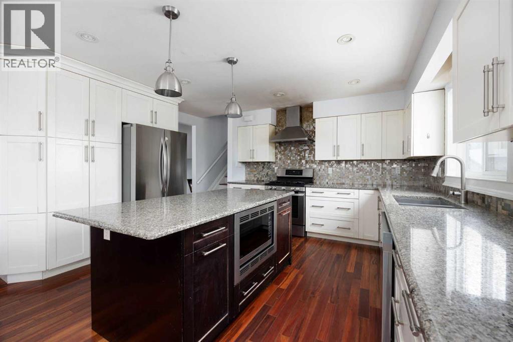 137 Deep Road, Fort Mcmurray, AB - Indoor Photo Showing Kitchen With Upgraded Kitchen