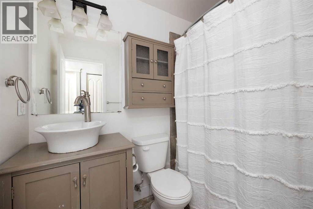 137 Deep Road, Fort Mcmurray, AB - Indoor Photo Showing Bathroom