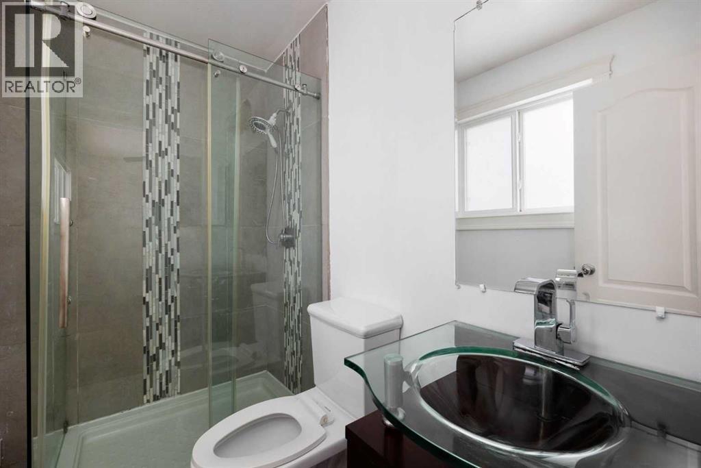 137 Deep Road, Fort Mcmurray, AB - Indoor Photo Showing Bathroom