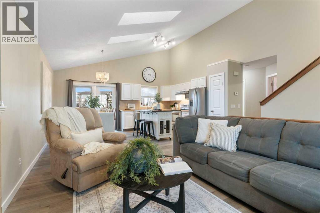 20 Willow Brook Crescent Nw, Airdrie, AB - Indoor Photo Showing Living Room