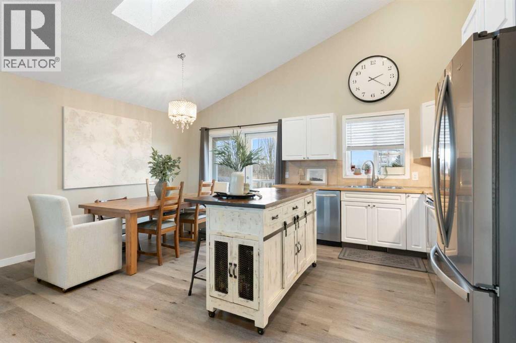 20 Willow Brook Crescent Nw, Airdrie, AB - Indoor Photo Showing Kitchen With Double Sink