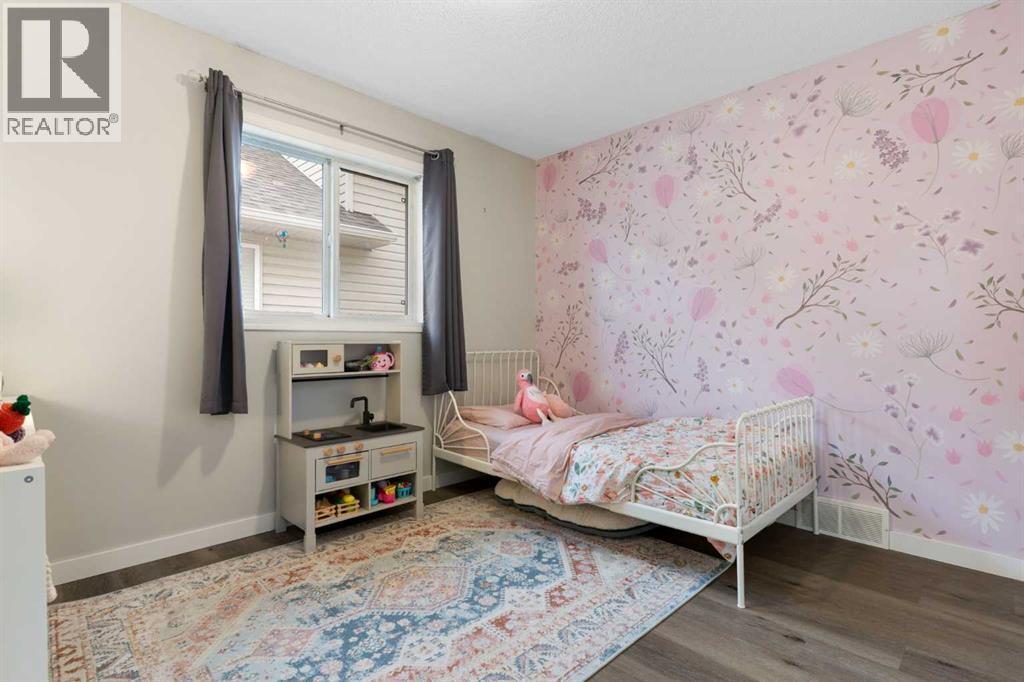 20 Willow Brook Crescent Nw, Airdrie, AB - Indoor Photo Showing Bedroom