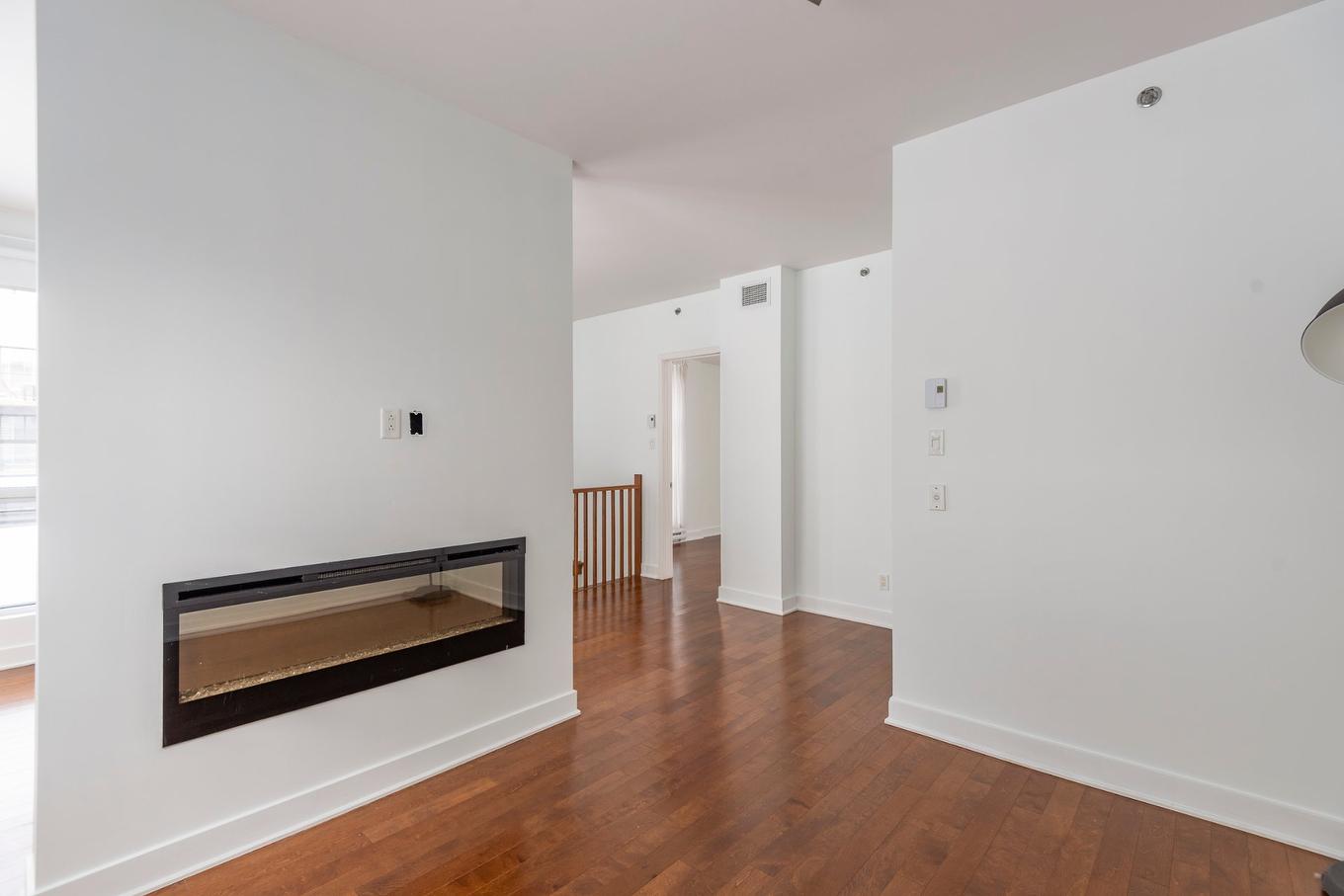 Den - Ph402-373 Rue Des Seigneurs, Montréal (Le Sud-Ouest), QC - Indoor With Fireplace