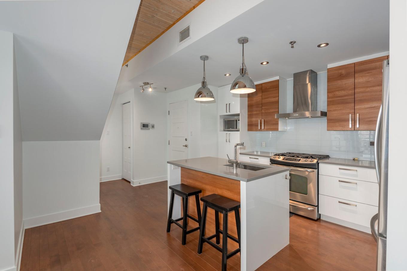 Kitchen - Ph402-373 Rue Des Seigneurs, Montréal (Le Sud-Ouest), QC - Indoor Photo Showing Kitchen With Upgraded Kitchen
