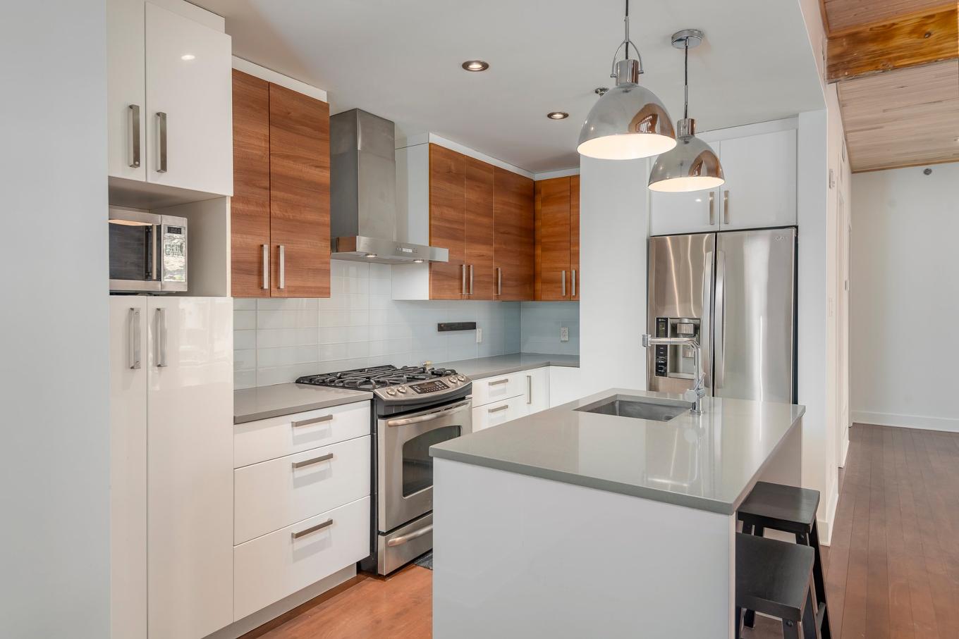 Kitchen - Ph402-373 Rue Des Seigneurs, Montréal (Le Sud-Ouest), QC - Indoor Photo Showing Kitchen With Upgraded Kitchen