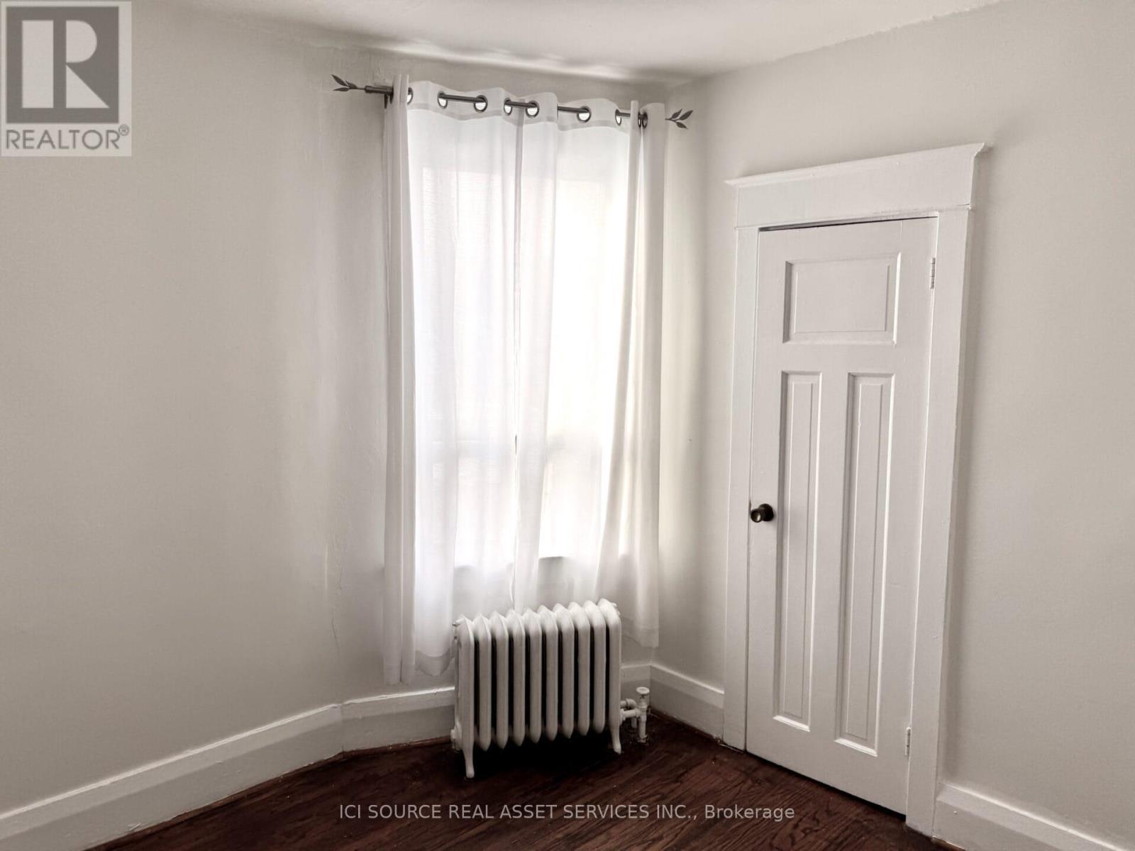 Floor 3 - 862 Danforth Avenue, Toronto, ON - Indoor