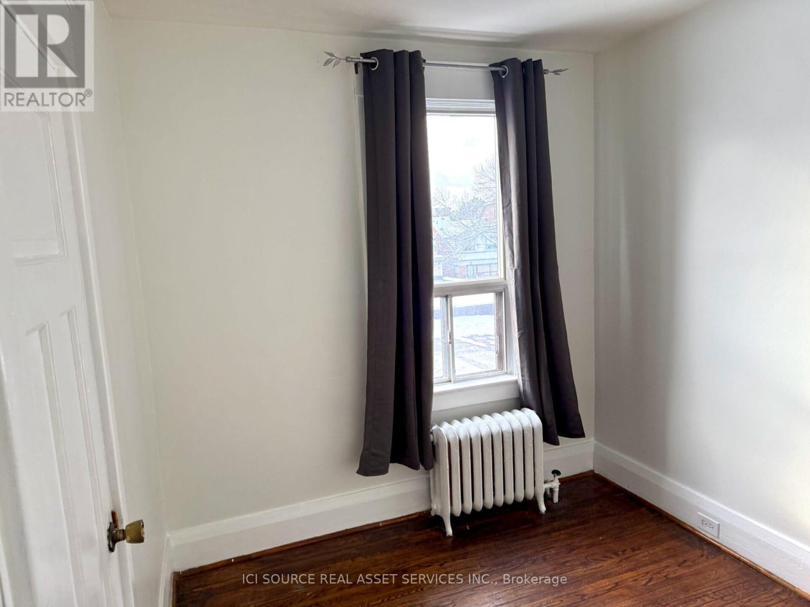Floor 3 - 862 Danforth Avenue, Toronto, ON - Indoor
