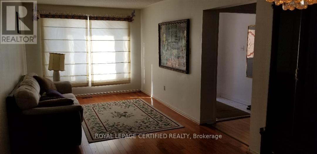 1406 Emerson Lane, Mississauga, ON - Indoor Photo Showing Other Room