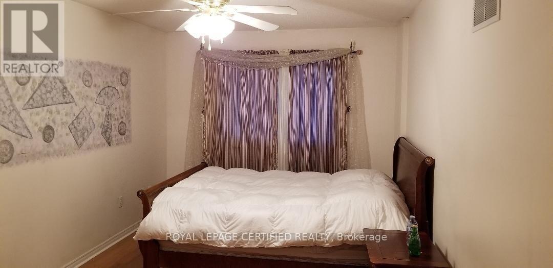 1406 Emerson Lane, Mississauga, ON - Indoor Photo Showing Bedroom