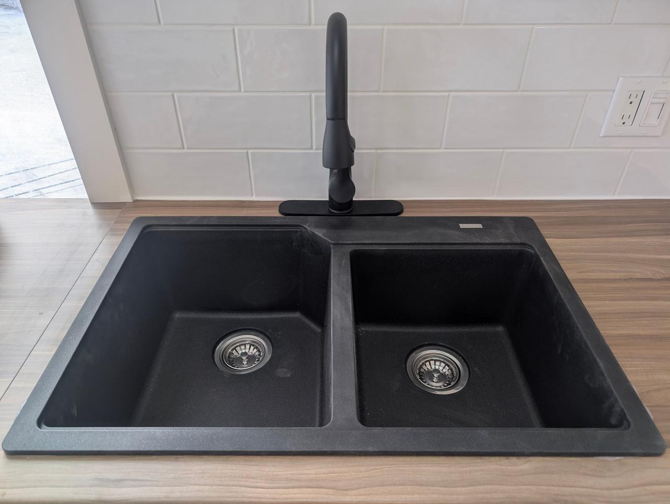 Kitchen - 454 Rue Papineau, Sherbrooke (Fleurimont), QC - Indoor Photo Showing Kitchen With Double Sink