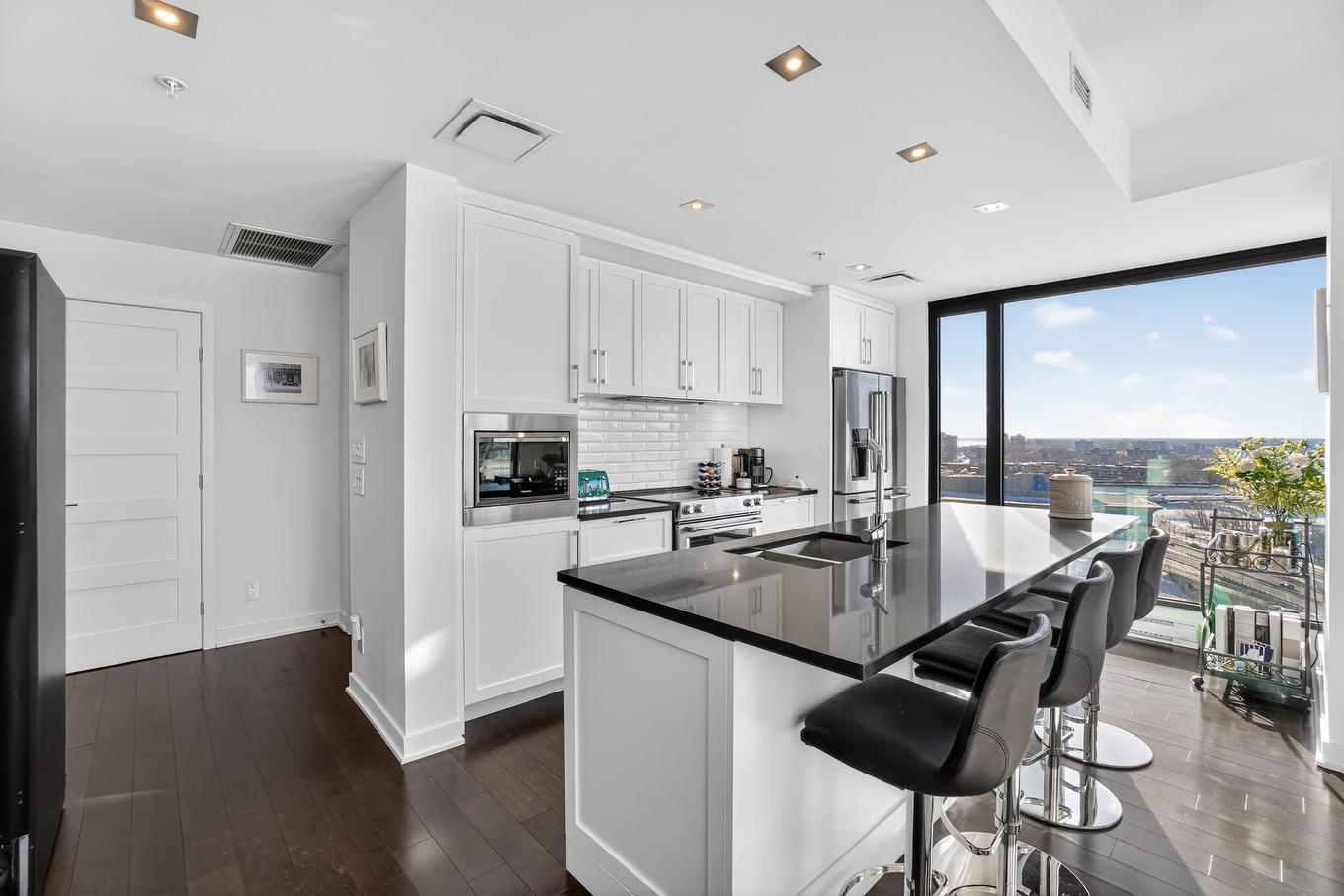 Cuisine - 1805-101 Rue De La Rotonde, Montréal (Verdun/Île-Des-Soeurs), QC - Indoor Photo Showing Kitchen With Upgraded Kitchen