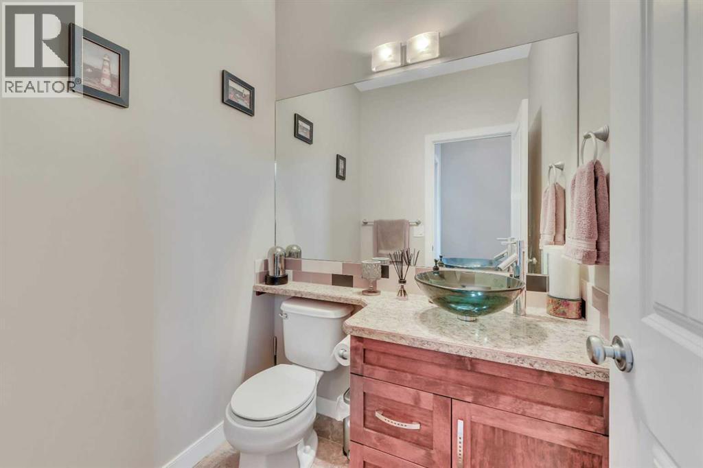 1/2 BATH ON MAIN - 232 Wiley Crescent, Red Deer, AB - Indoor Photo Showing Bathroom