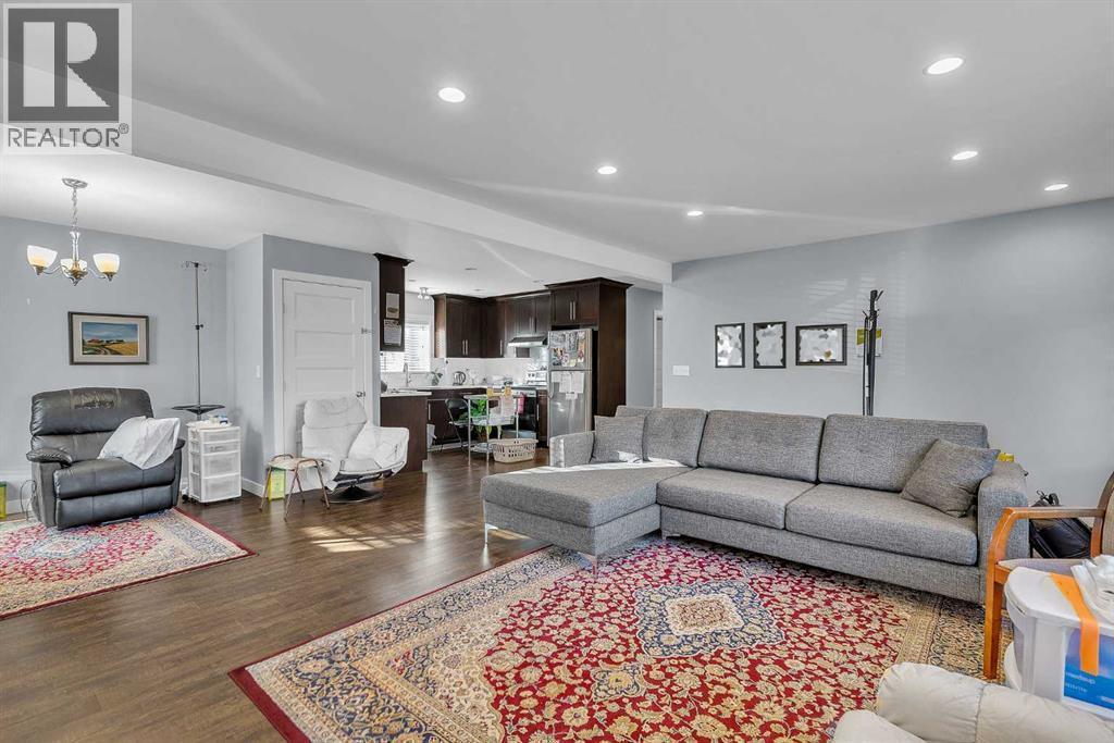 109 Hudson Road Nw, Calgary, AB - Indoor Photo Showing Living Room
