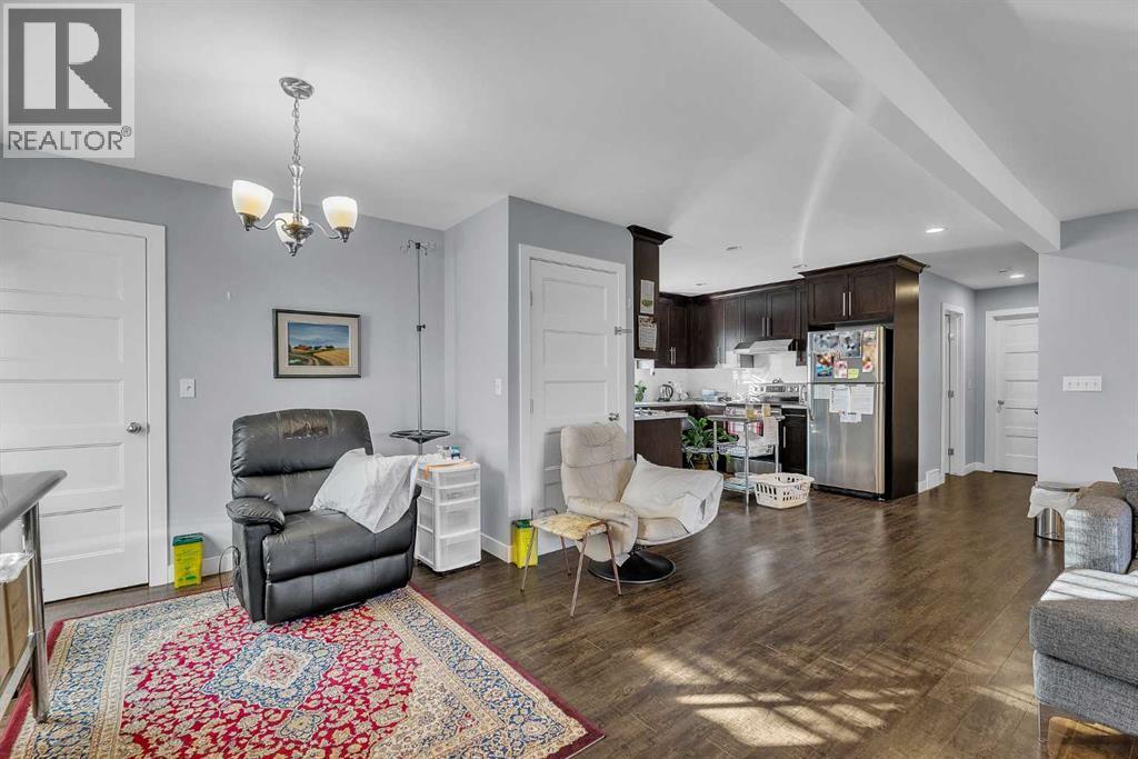 109 Hudson Road Nw, Calgary, AB - Indoor Photo Showing Living Room