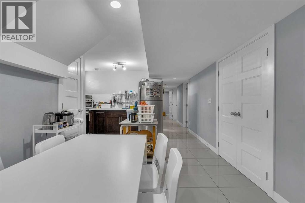 109 Hudson Road Nw, Calgary, AB - Indoor Photo Showing Dining Room