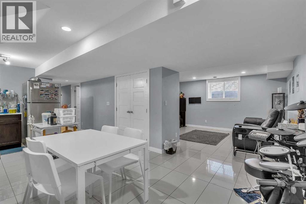 109 Hudson Road Nw, Calgary, AB - Indoor