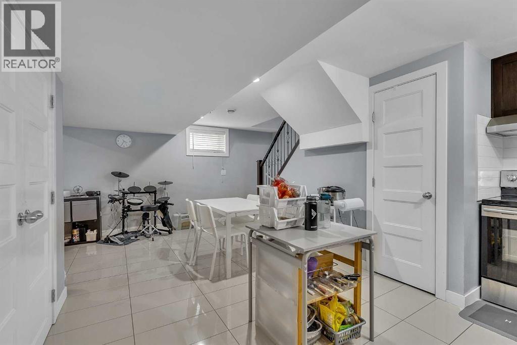 109 Hudson Road Nw, Calgary, AB - Indoor