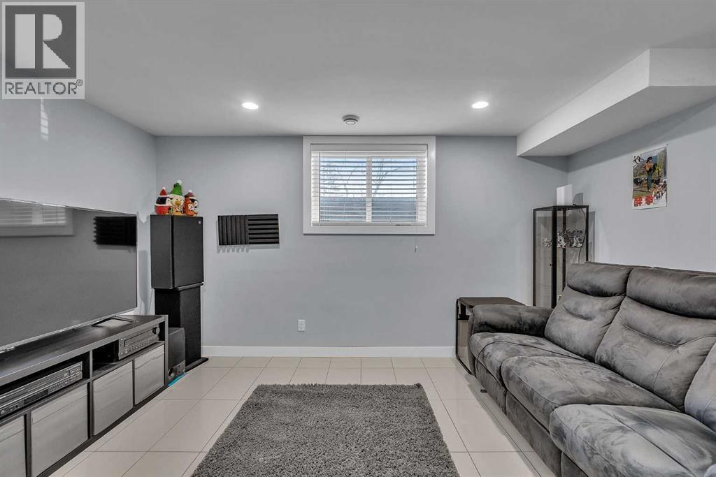 109 Hudson Road Nw, Calgary, AB - Indoor