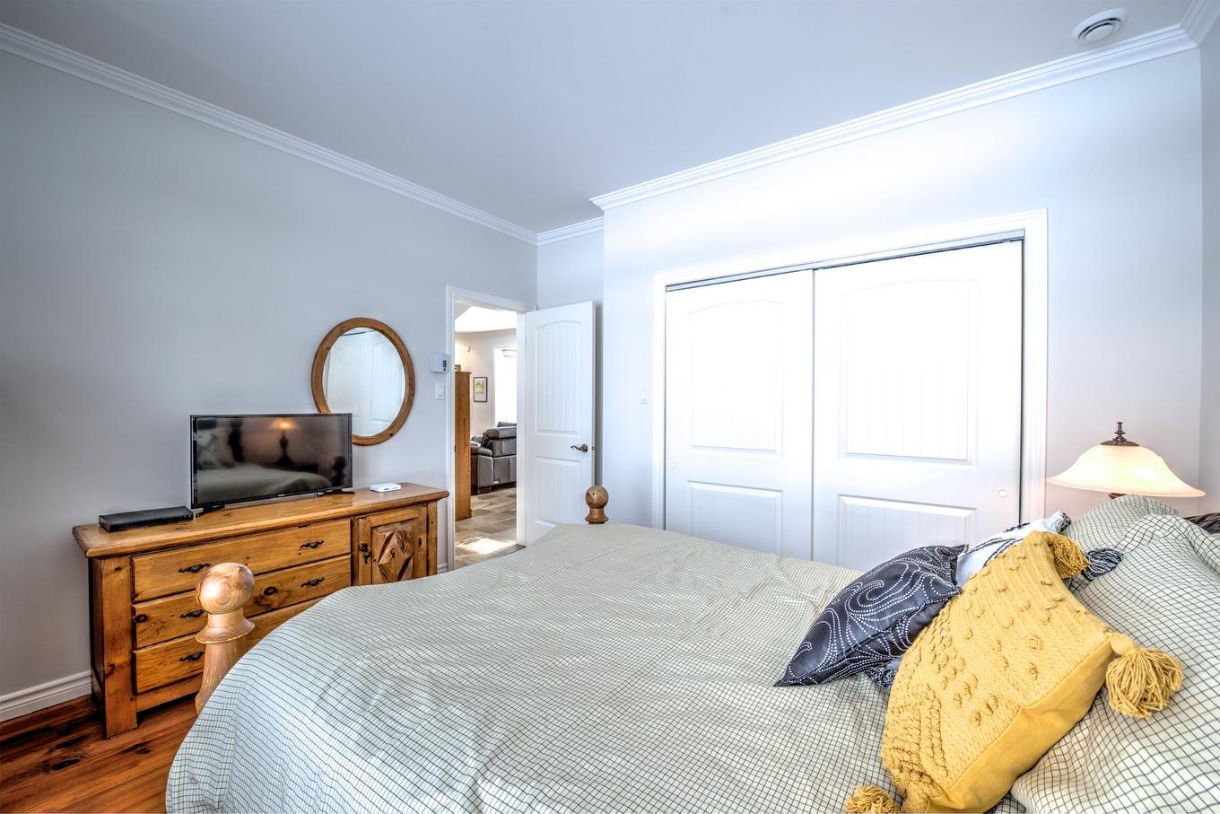 Bedroom - 312 Ch. Du Mont-Loup-Garou, Sainte-Adèle, QC - Indoor Photo Showing Bedroom