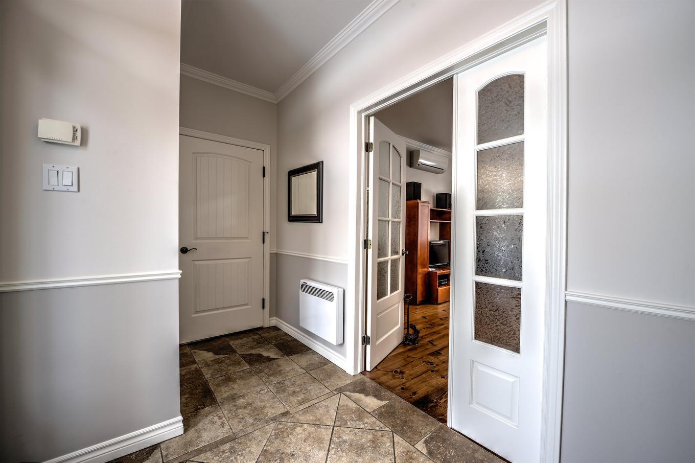 Hall - 312 Ch. Du Mont-Loup-Garou, Sainte-Adèle, QC - Indoor Photo Showing Other Room