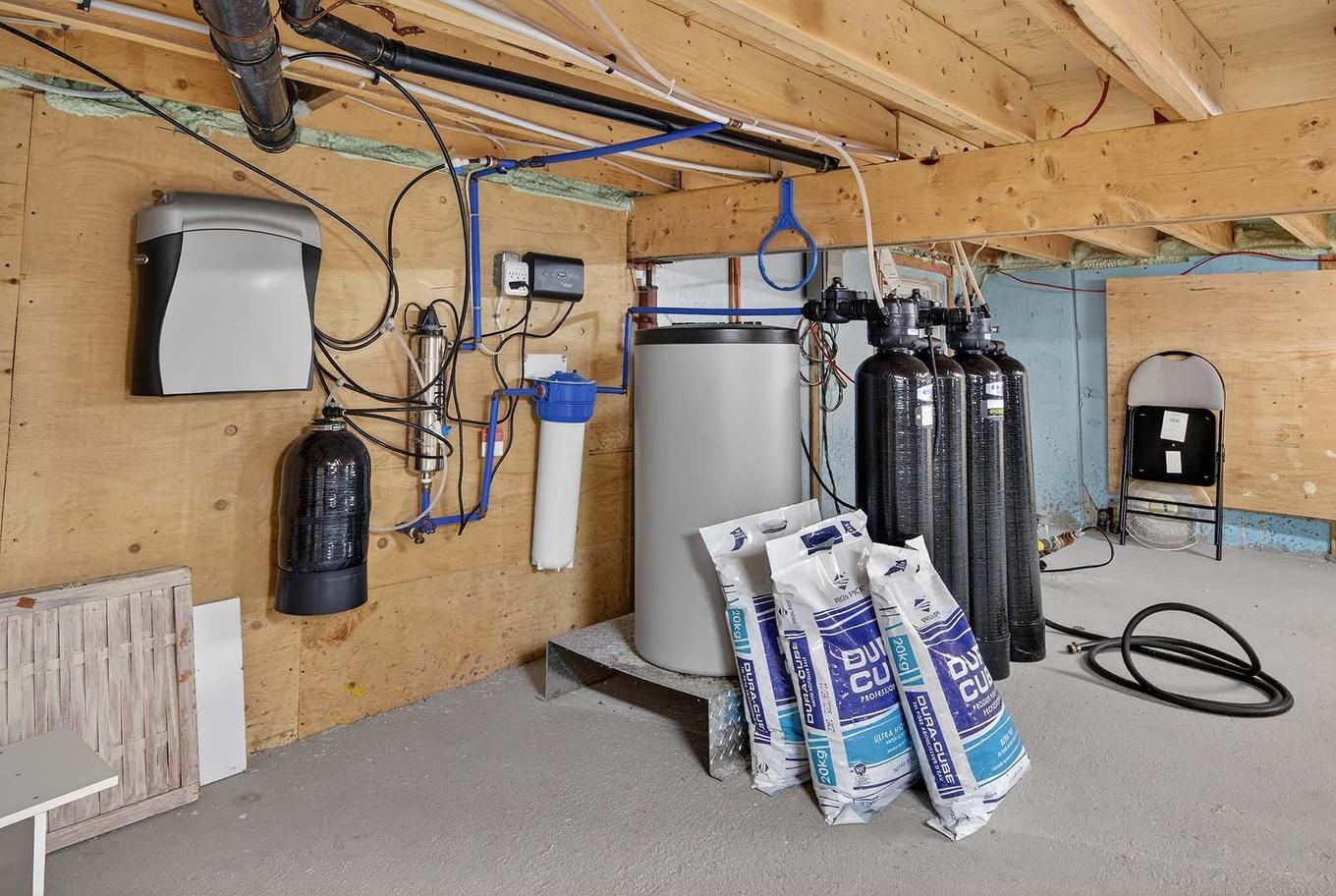 Rangement - 780 Ch. De La Presqu'Île, Rivière-Rouge, QC - Indoor Photo Showing Basement