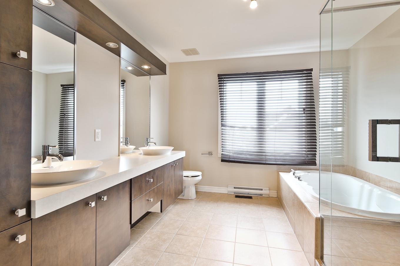 Salle de bains attenante à la CCP - 1792 Rue Du Tonnelier, Chambly, QC - Indoor Photo Showing Bathroom