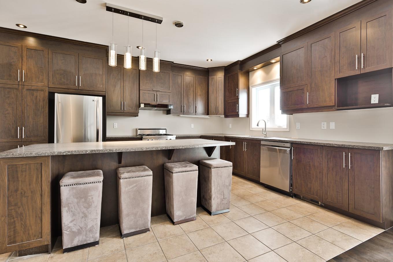 Cuisine - 1792 Rue Du Tonnelier, Chambly, QC - Indoor Photo Showing Kitchen With Upgraded Kitchen