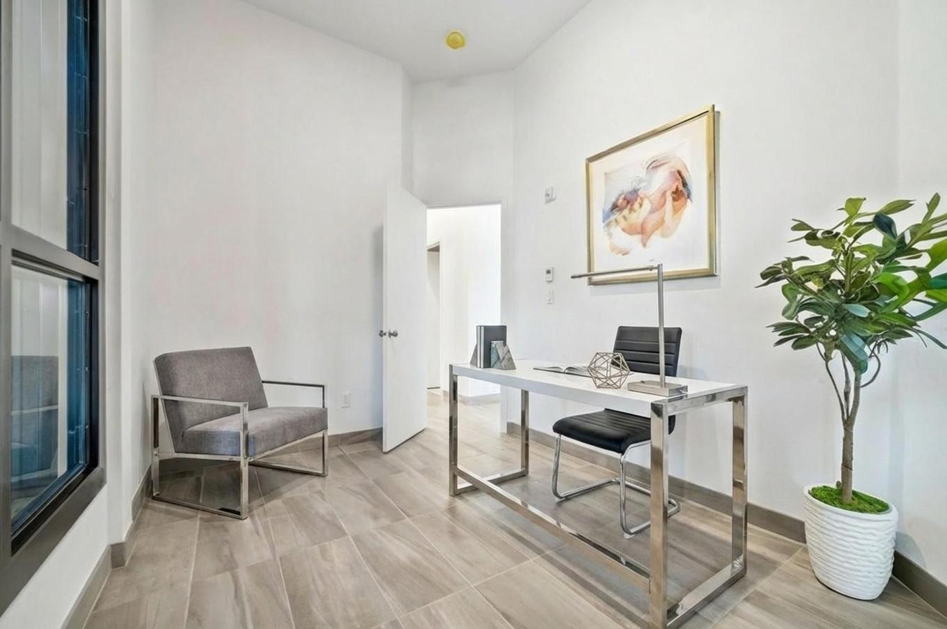 Bureau - 2-1100 Av. Ducharme, Montréal (Outremont), QC - Indoor Photo Showing Office