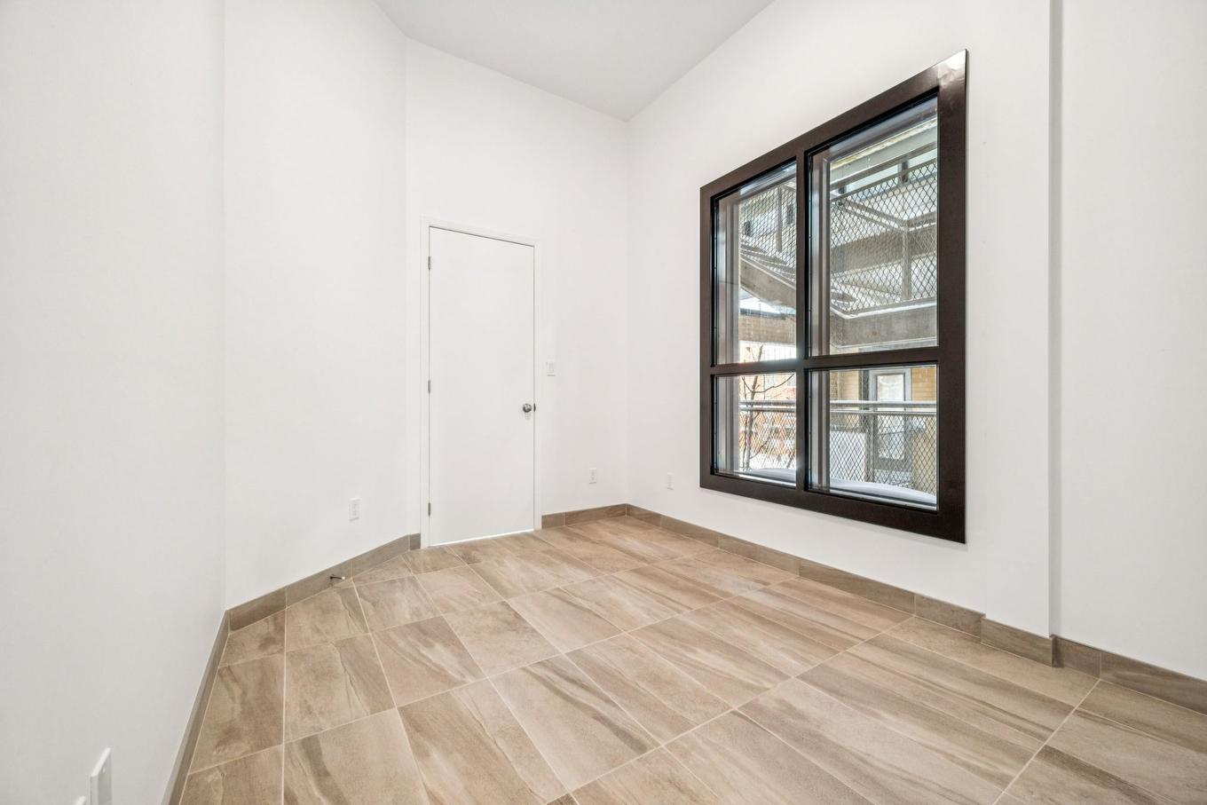 Bureau - 2-1100 Av. Ducharme, Montréal (Outremont), QC - Indoor Photo Showing Other Room