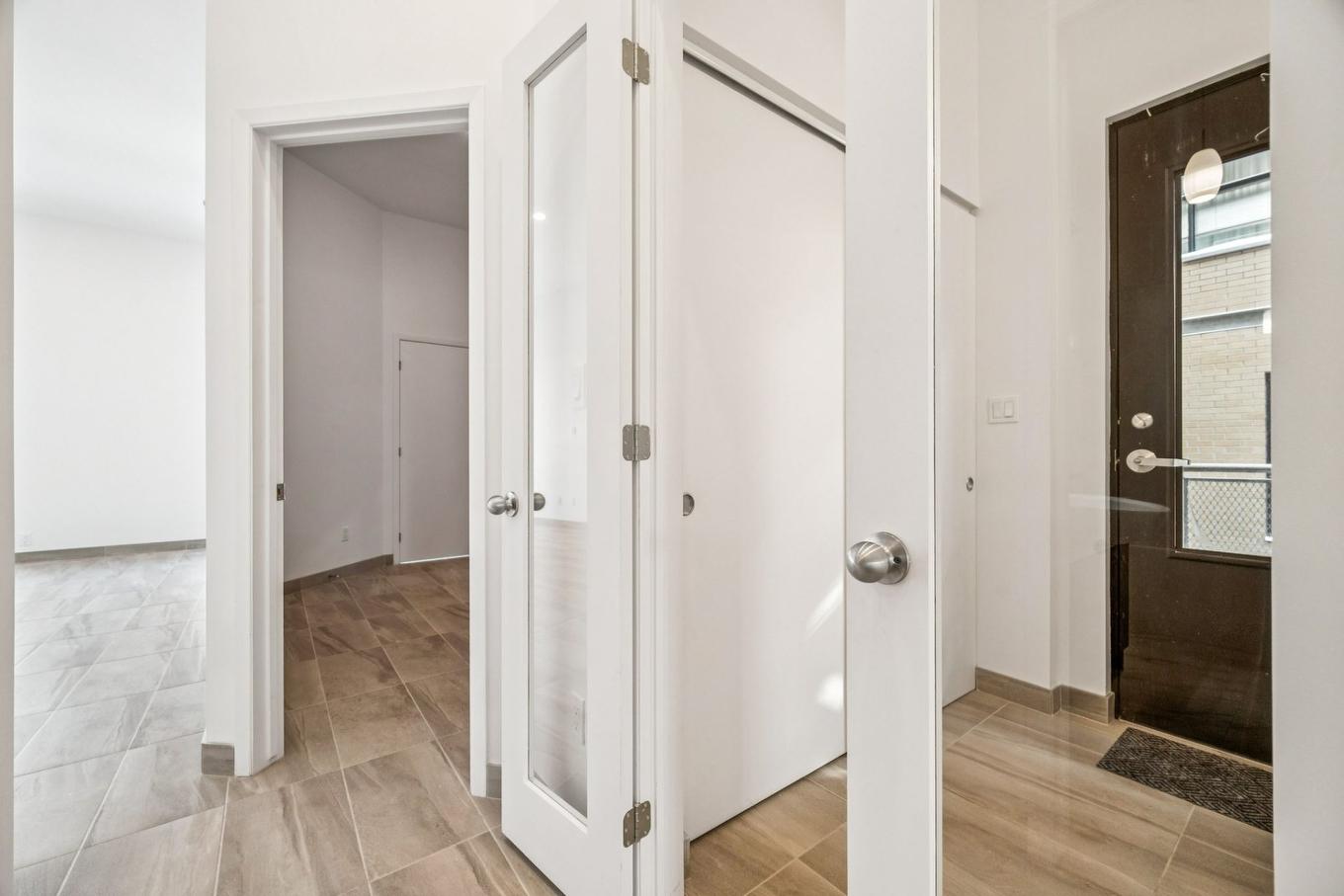 Hall d'entrée/Vestibule - 2-1100 Av. Ducharme, Montréal (Outremont), QC - Indoor Photo Showing Other Room