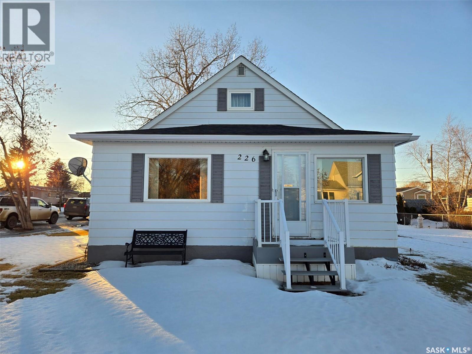 226 1St Street W, Kyle, SK - Outdoor