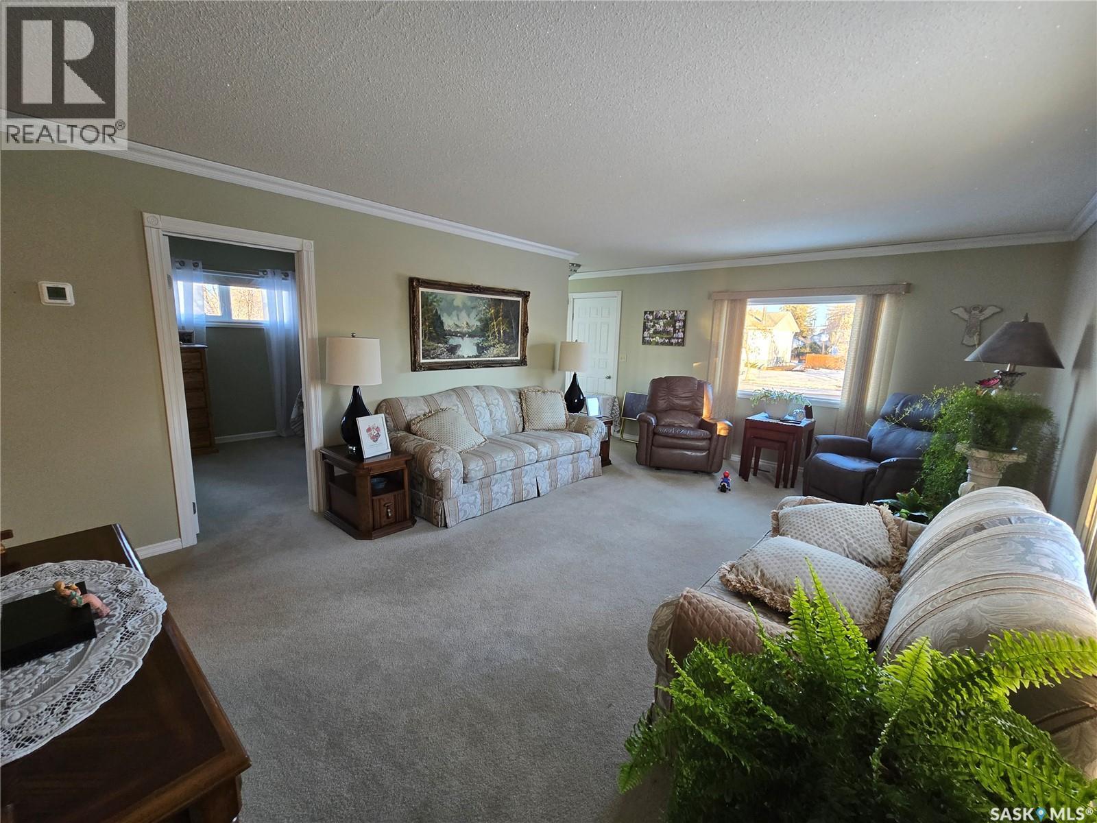 226 1St Street W, Kyle, SK - Indoor Photo Showing Living Room