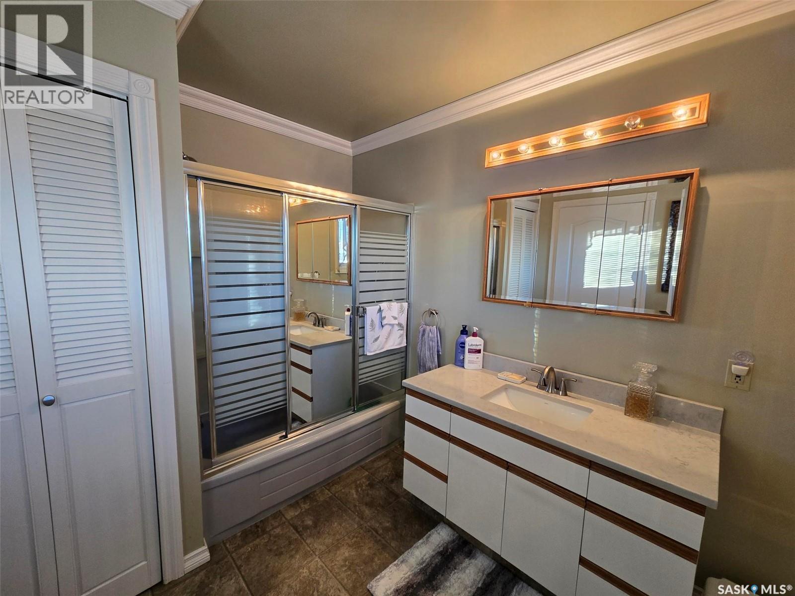 226 1St Street W, Kyle, SK - Indoor Photo Showing Bathroom