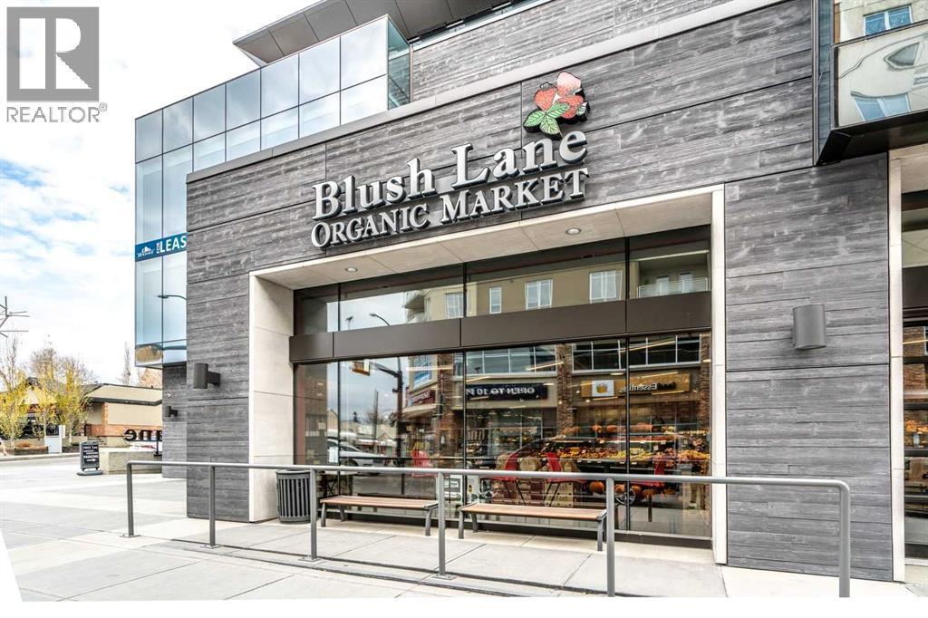 The shops and amenities in Marda Loop are an easy walk - 1603 42 Avenue Sw, Calgary, AB - Outdoor