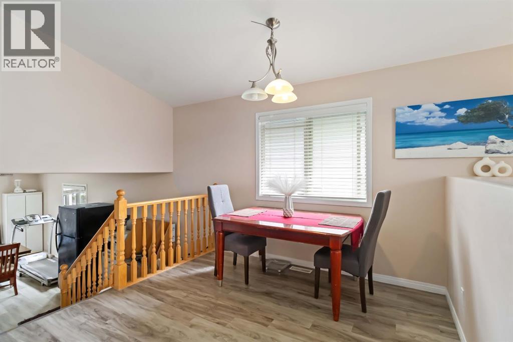 228 Paris Crescent, Fort Mcmurray, AB - Indoor Photo Showing Dining Room