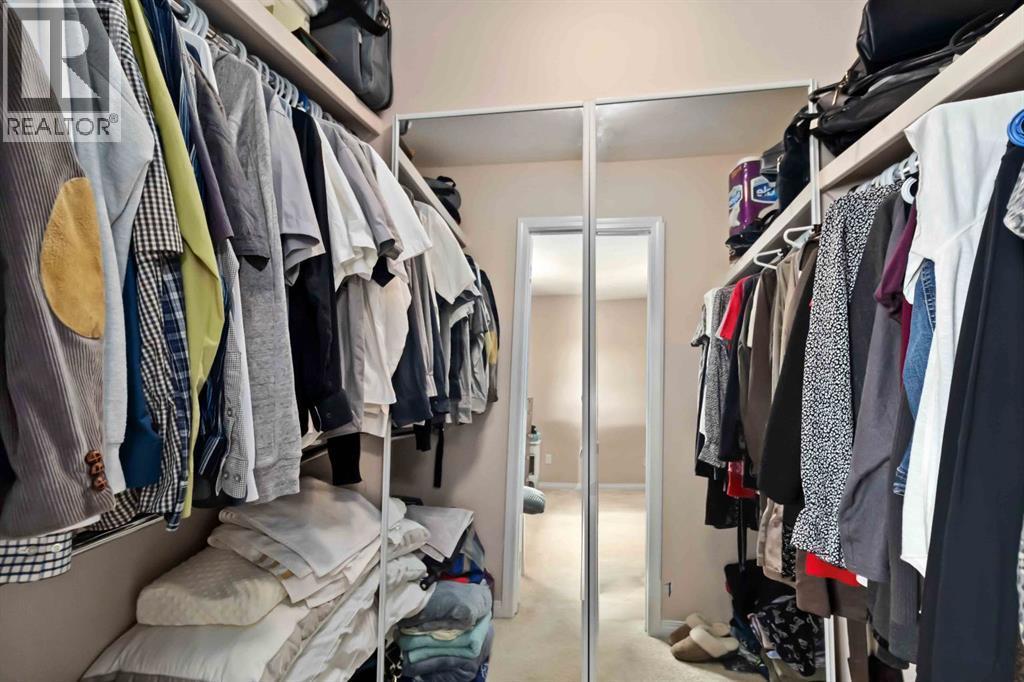 228 Paris Crescent, Fort Mcmurray, AB - Indoor With Storage