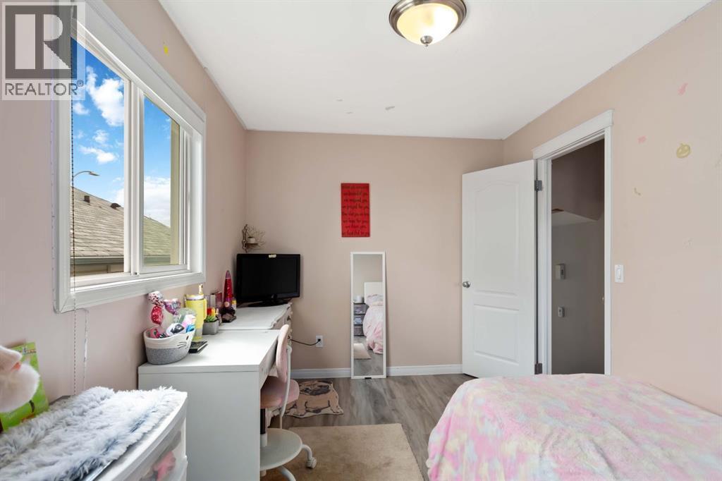 228 Paris Crescent, Fort Mcmurray, AB - Indoor Photo Showing Bedroom