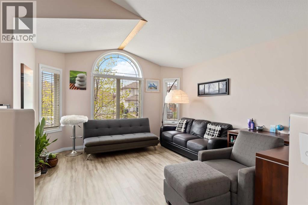 228 Paris Crescent, Fort Mcmurray, AB - Indoor Photo Showing Living Room