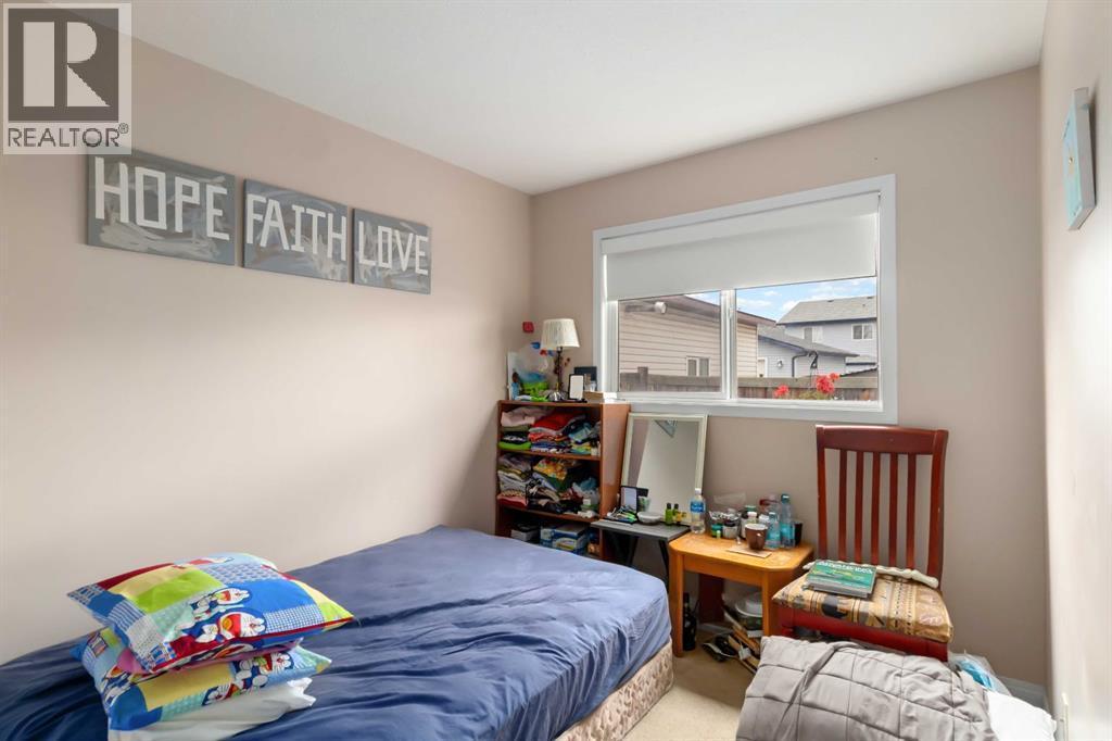 228 Paris Crescent, Fort Mcmurray, AB - Indoor Photo Showing Bedroom