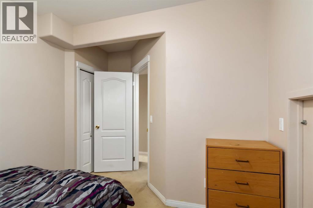 228 Paris Crescent, Fort Mcmurray, AB - Indoor Photo Showing Bedroom