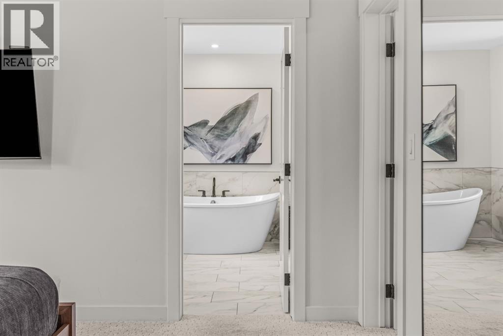 Primary bedroom #1 - 313, 1408 Spring Creek Gate, Canmore, AB - Indoor Photo Showing Bathroom