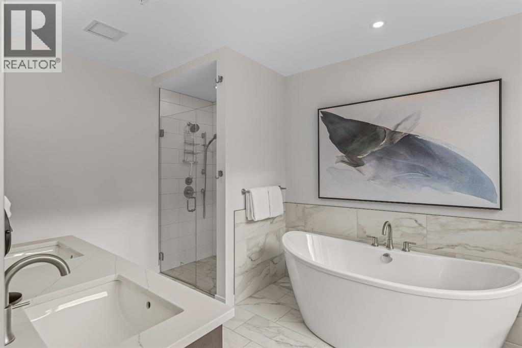 Soaker tub #2 - 313, 1408 Spring Creek Gate, Canmore, AB - Indoor Photo Showing Bathroom