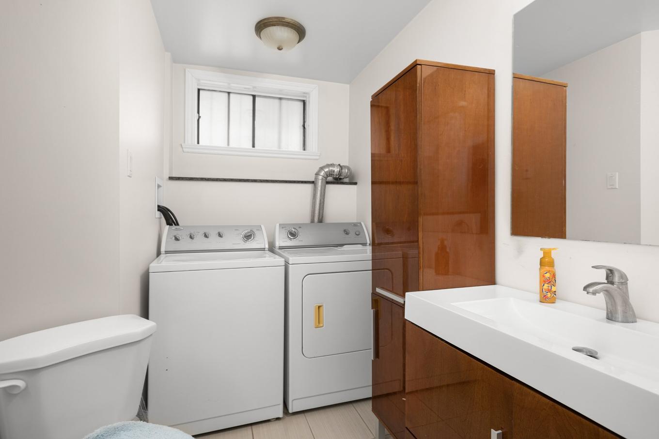 Salle de bains - 1-1205 Rue Montcalm, Montréal (Ville-Marie), QC - Indoor Photo Showing Laundry Room