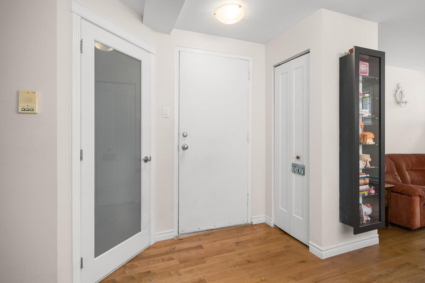 Hall d'entrée/Vestibule - 1-1205 Rue Montcalm, Montréal (Ville-Marie), QC - Indoor Photo Showing Other Room