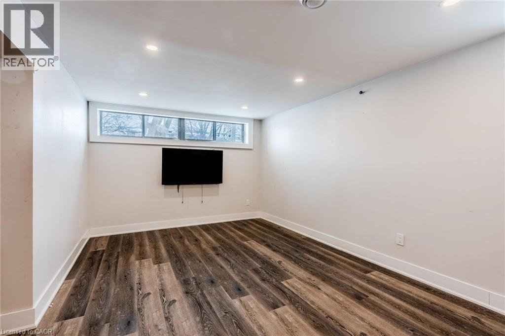 16 Ronaldshay Avenue, Hamilton, ON - Indoor Photo Showing Other Room