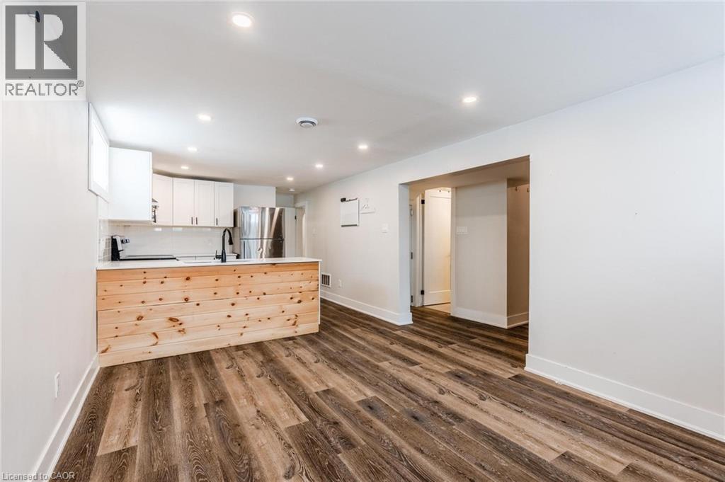 16 Ronaldshay Avenue, Hamilton, ON - Indoor Photo Showing Other Room