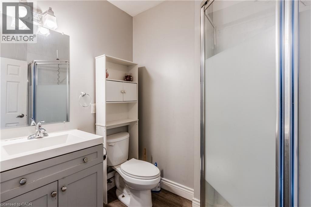 1208 West 5Th Street Unit# 1, Hamilton, ON - Indoor Photo Showing Bathroom