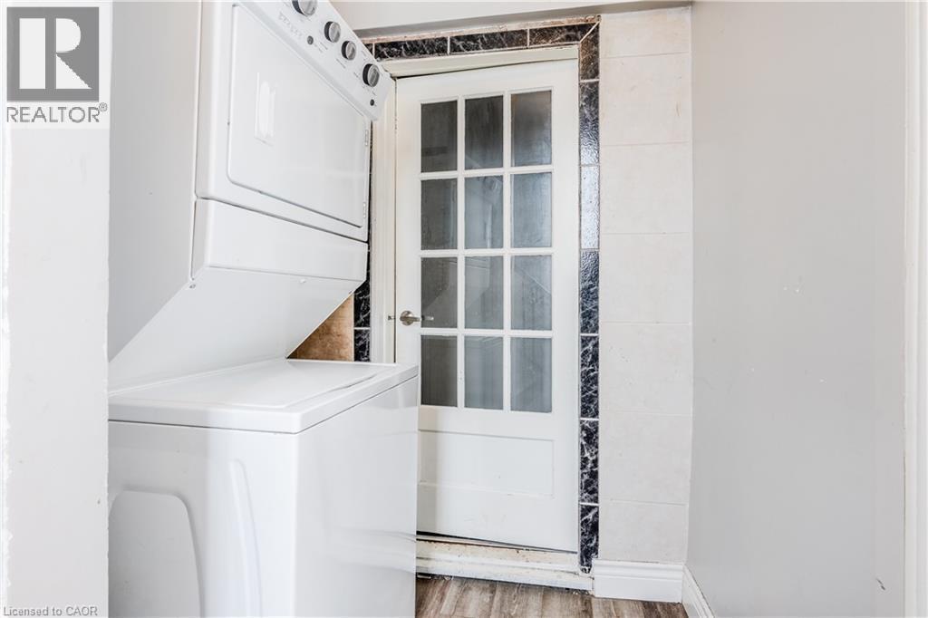 1208 West 5Th Street Unit# 1, Hamilton, ON - Indoor Photo Showing Laundry Room