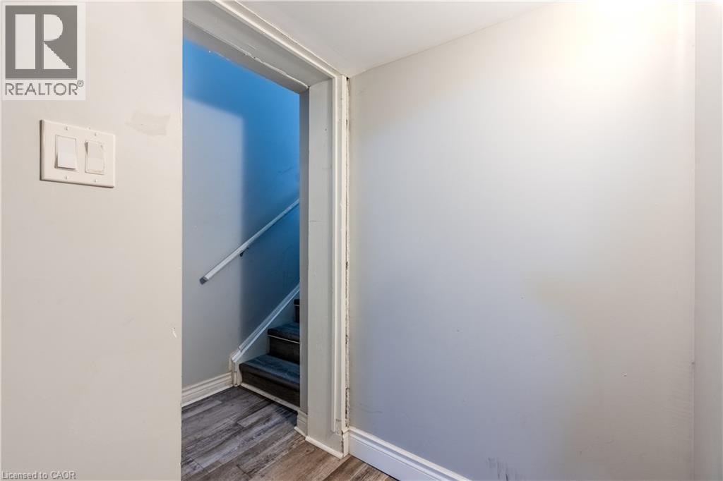 1208 West 5Th Street Unit# 1, Hamilton, ON - Indoor Photo Showing Other Room